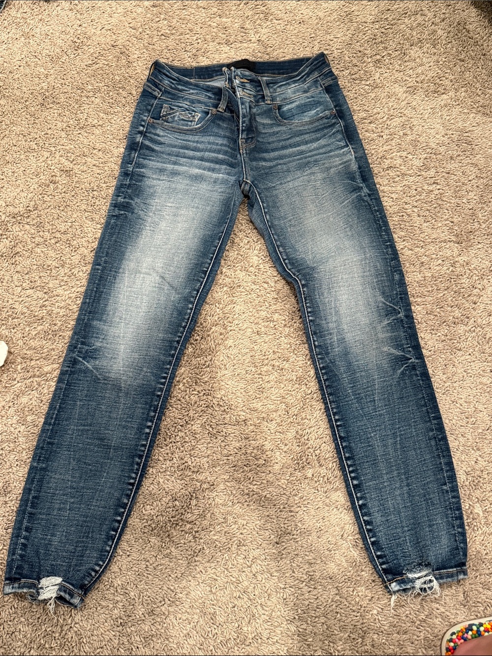 Buckle Women's Distressed Ankle Crop Jeans in Washed Blue